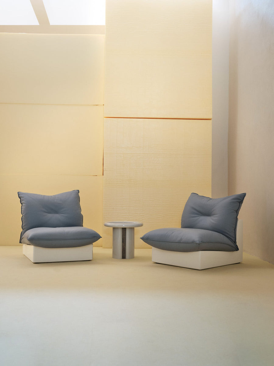 Plumea Lounge Chair: The Art of Contrast