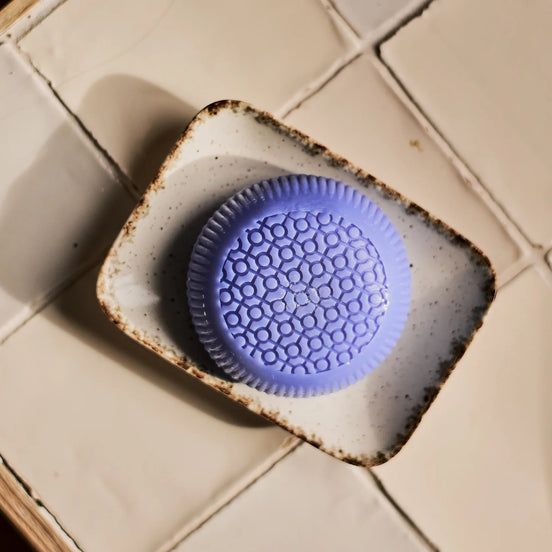 Limited edition Baobab Collection Gentlemen scented soap enriched with baobab oil. A moisturising 150 g soap with masculine notes of rum, saffron, and labdanum, designed for refined everyday skincare and elegant grooming. Archideco Interior Gallery | archideco-interior.com