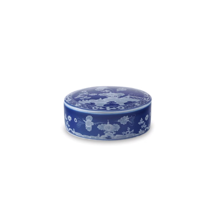 Shop the Ginori 1735 Oriente Italiano Indaco porcelain trinket box. Handcrafted in Italy with iconic floral design and lid. Fast worldwide shipping.