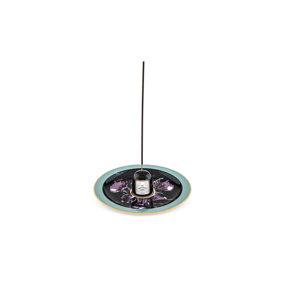 Discover the artistic elegance of the Il Frate Water Porcelain Incense Burner, a collectible fragrance accessory from the exclusive LCDC Collection by designer Luca Nichetto. Crafted from fine porcelain, this luxury incense holder combines Renaissance inspiration, contemporary design, and Italian craftsmanship to create a distinctive decorative piece for refined interiors.