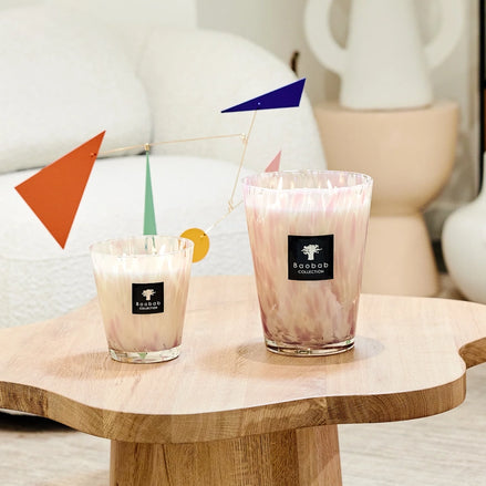 Limited edition Baobab Collection White Pearls scented candle with hand-blown pearlescent glass and a delicate floral fragrance of orchid petals and freesia. Available in Max 10 and Max 16 sizes for elegant home fragrance and timeless interior décor. Archideco Interior Gallery | archideco-interior.com