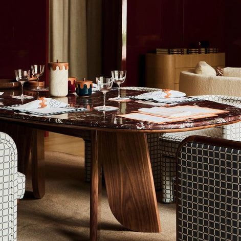 The Maximus Table by Medea 1905, designed as part of the Tara Bernerd for Medea 1905 Collection, combines generous proportions with refined material contrasts and a distinctive architectural character.