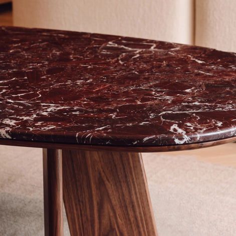 The Maximus Table by Medea 1905, designed as part of the Tara Bernerd for Medea 1905 Collection, combines generous proportions with refined material contrasts and a distinctive architectural character.