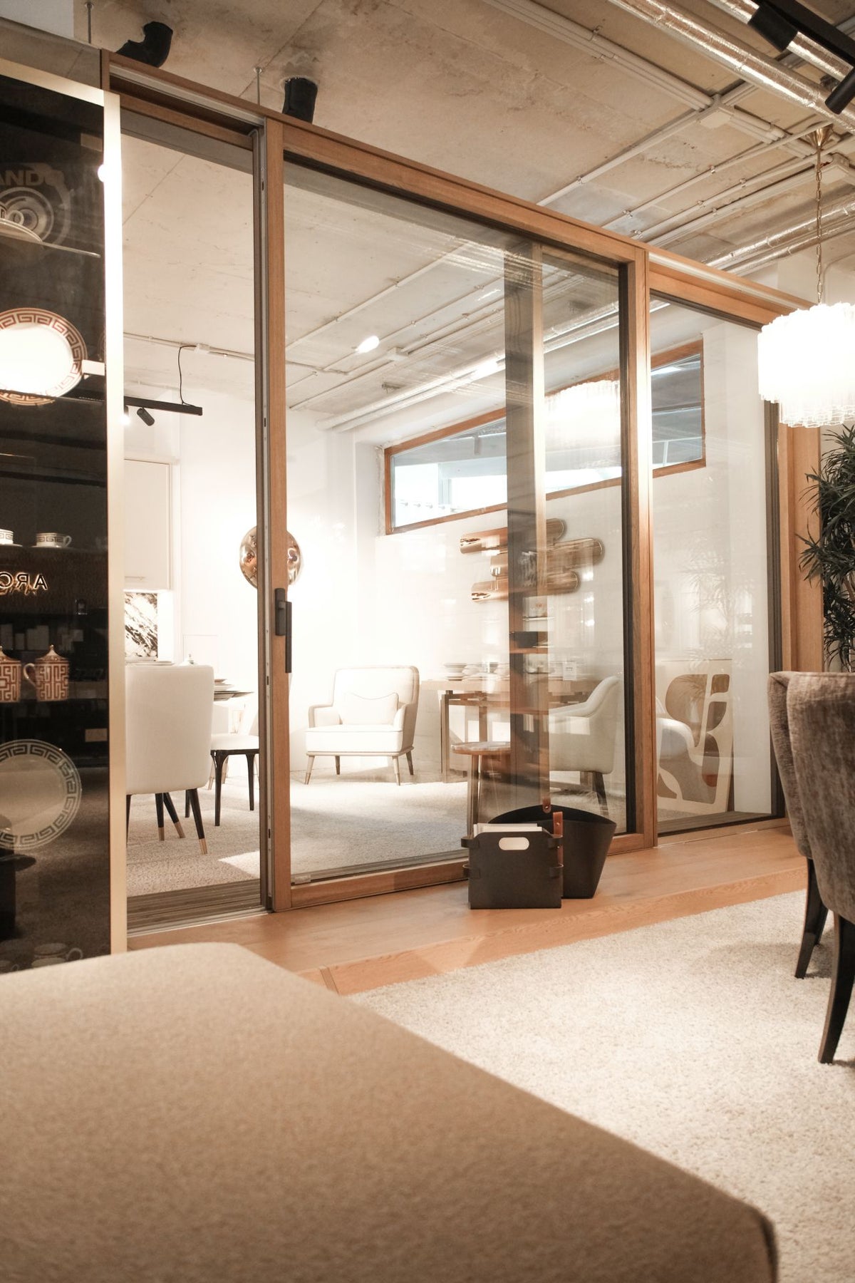 Discover FLOA, the Passivhaus-certified wood-aluminium lift-and-slide system designed for contemporary architecture. Create seamless indoor-outdoor living with panoramic glazing, minimal frames, exceptional thermal performance and expert project specification support from Archideco. Available for project specification and volume orders.