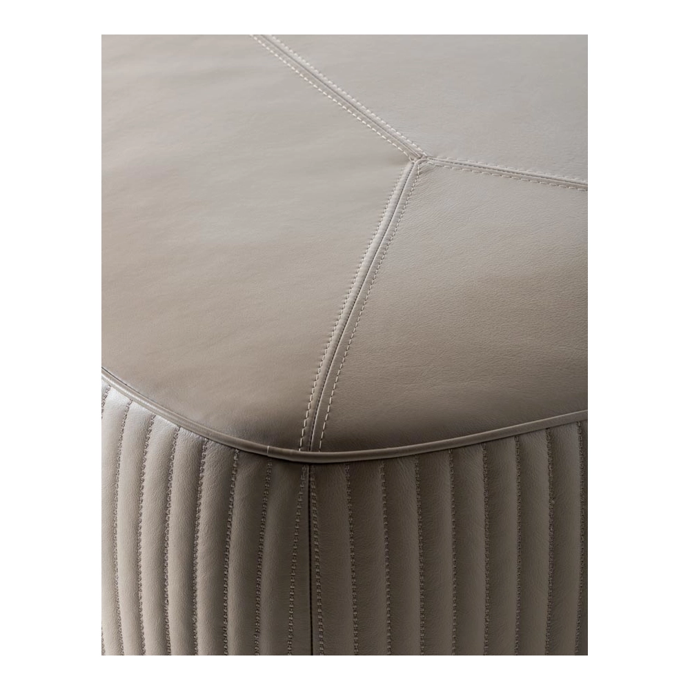 Barth Pouf by Medea 1905